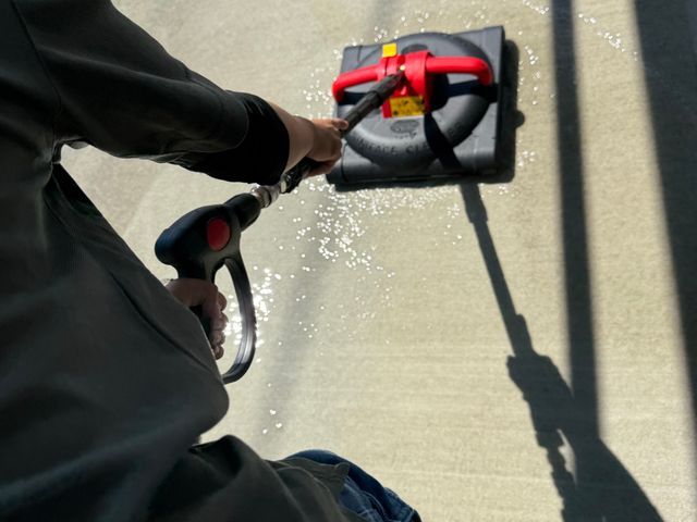 夫婦で安心対応！駐車場の洗浄で快適な暮らしをサポートいたします。