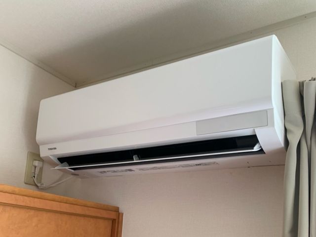 エアコン工事の事は是非当社へお願いします。家電量販店とも契約し施工しています。