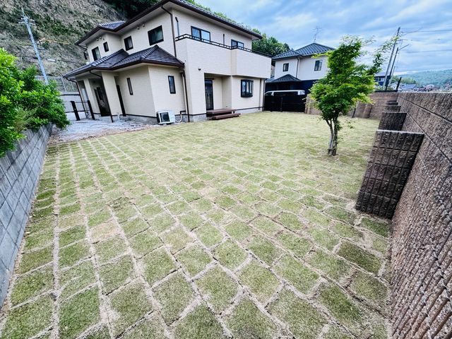 造園で培った芝の知識を活かし、綺麗な緑の絨毯をご提供いたします。