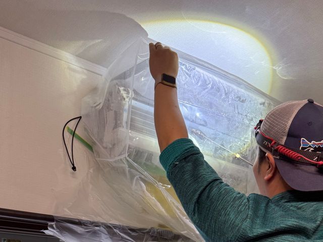 ルームエアコン修理店によるエアコンクリーニング