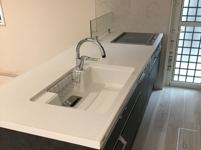 キッチンの頑固な油汚れや焦げ付きを丁寧にクリーニングします 魚焼きグリル込み クリーンyou美のキッチンクリーニング くらしのマーケット