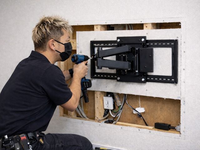 壁掛けテレビの設置