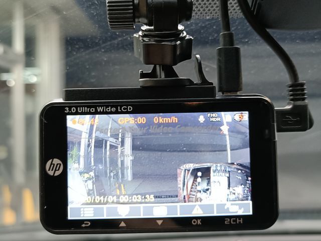 経験15年のベテランが車内清掃から電装品まで対応！女性スタッフ同行も可能