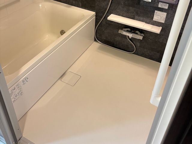 浴室クリーニング　水垢、カビ除去　溜まった汚れも落とします！一段と明るい浴室へ！