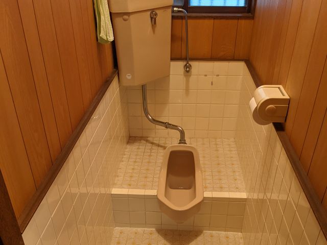 和式トイレを洋式トイレに改修、大掛かりの工事でなく短期なるべく簡素