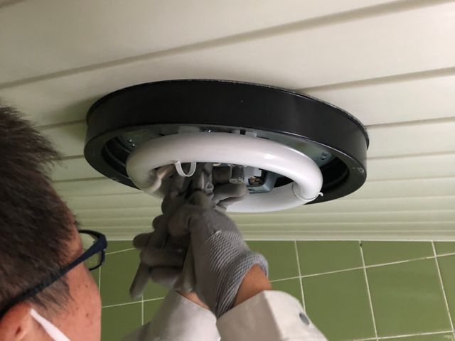 【浴室照明器具交換】大手不動産会社での経験豊富な電気工事店★