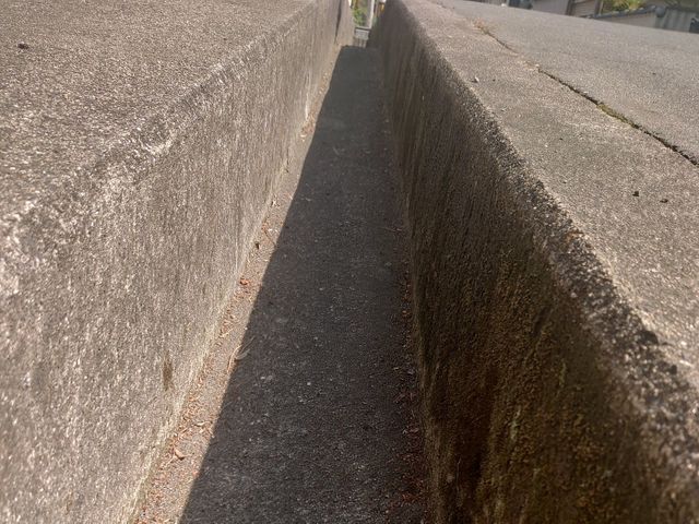 役所や施設の委託業務経験あり！高圧洗浄機が使えない場所でもお任せください！