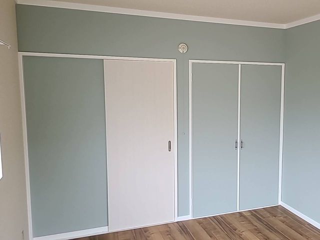 【壁彩（イロドリ）】　張り替えずに再生！壁紙を新品同様にする再生リフォームサービスの画像