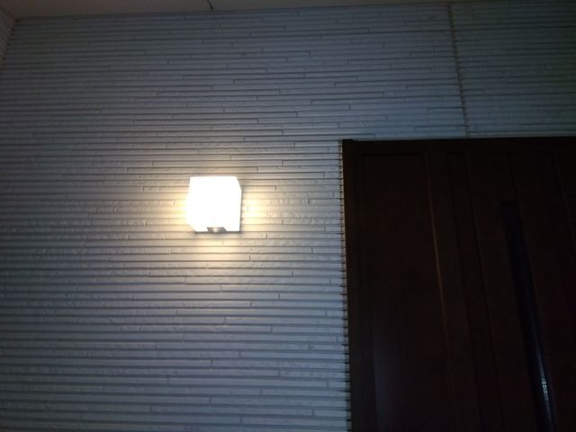 門灯、玄関灯の交換工事【処分費無料】電気工事士による安心施工です^⁠_⁠^