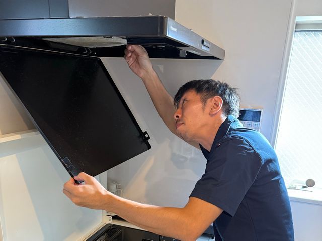 自分が直接伺います★プロの仕事でピカピカのレンジフードに！！