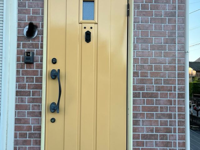 【1級塗装技能士が施工】玄関ドアやサッシの傷・凹み補修も対応