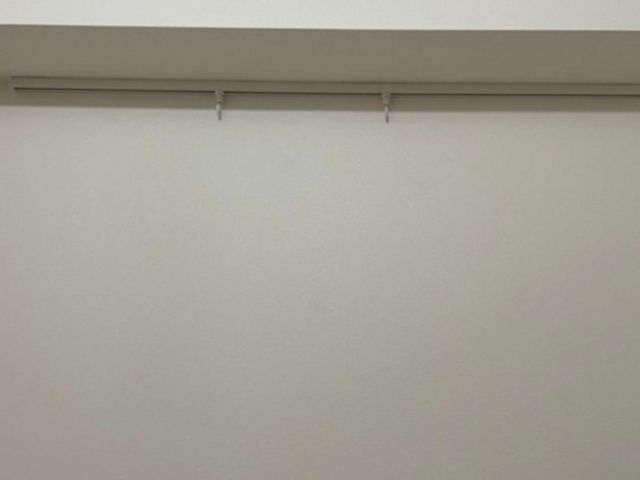 ピクチャーレールの取り付け、取り外しを行います