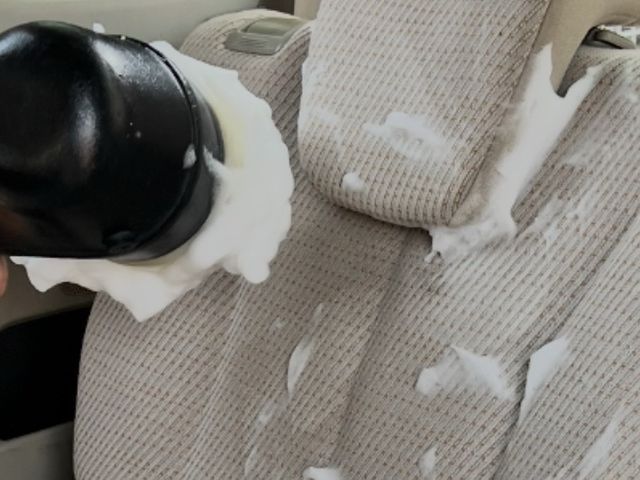 「オープン記念」驚きのプライス！水分含有率7%の乾いた泡で愛車を徹底清掃します。