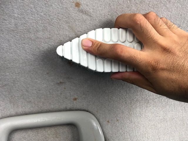 車内の汚れ、プロにお任せ！掃除機がけ・拭き上げ・消臭で丁寧に仕上げます！