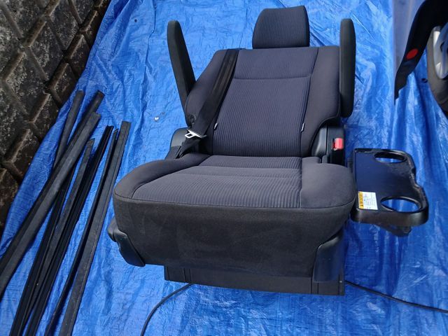 ★嘔吐や糞尿★食べ溢しの汚れ臭い害虫までも専門に清掃します。社用車の清掃にも！