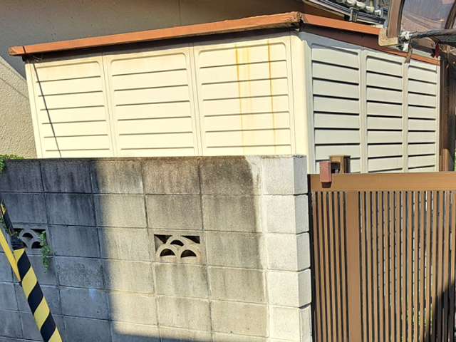 金属製物置/車庫、基礎解体、中身の不用品回収も対応可能です。物置の回収料金は無料