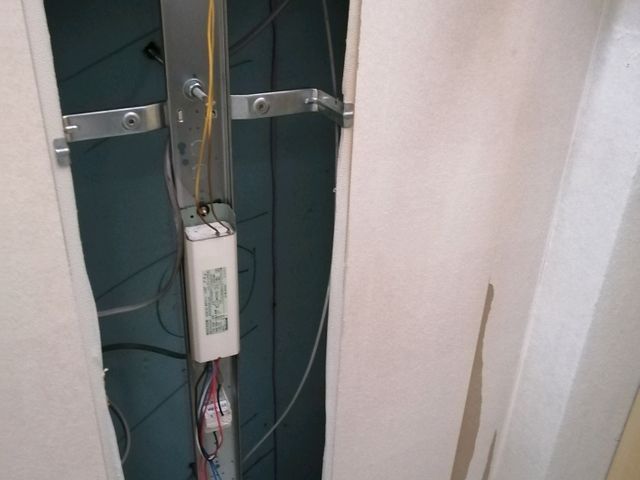 1灯用蛍光灯埋込露出 安定器バイパス工事 Led ランプ付価格10000円 電気当番工事センターの蛍光灯からledへ交換 バイパス工事 くらしのマーケット