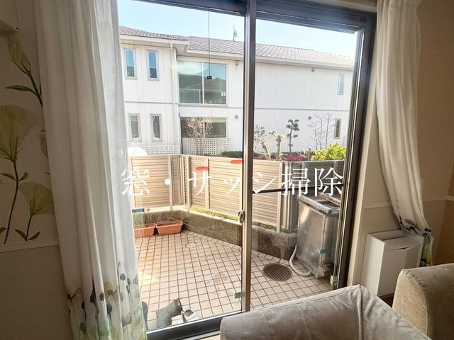 【年中無休で対応】サッシ、パッキンのカビ取りもお任せ下さい◯高所窓も相談下さい