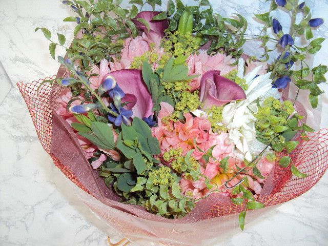 花の経験、30年以上。全て自社スタッフの作業で安心