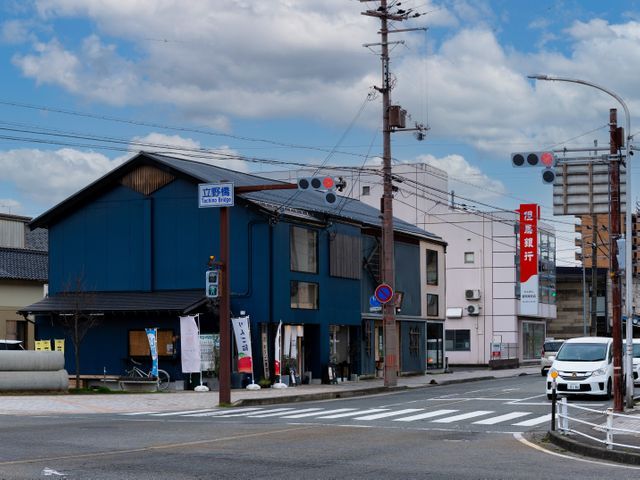 入口の印象と店内の安心感が伝わる、店舗・会社写真を出張で撮影します