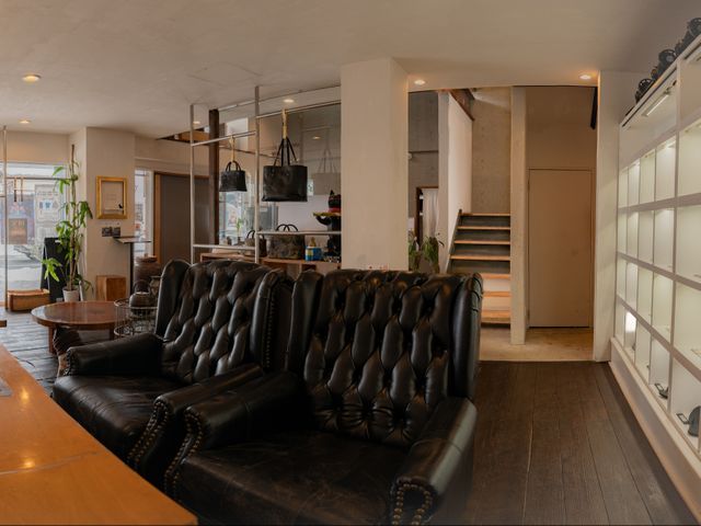 入口の印象と店内の安心感が伝わる、店舗・会社写真を出張で撮影します