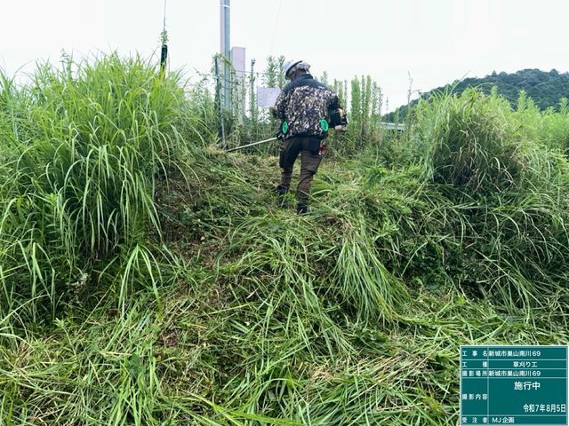 刈払機による草刈り！　美しい庭と安心の暮らしをお届けします！