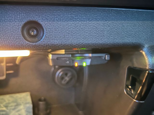 なるべく配線は隠して、見た目スッキリにします。