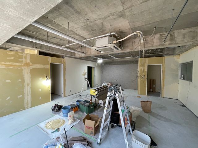 お部屋を一新！壁紙・クロス張替え　深夜帯も相談可◎損害保険加入済み◎サービスの画像