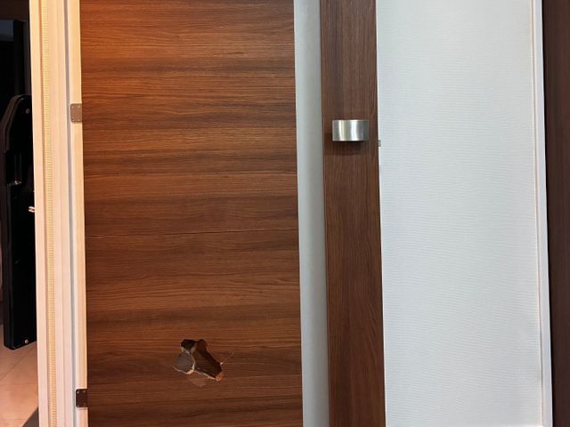 ［出店記念割引中］室内木製ドア、クローゼット、キッチン扉の穴・キズ・劣化補修