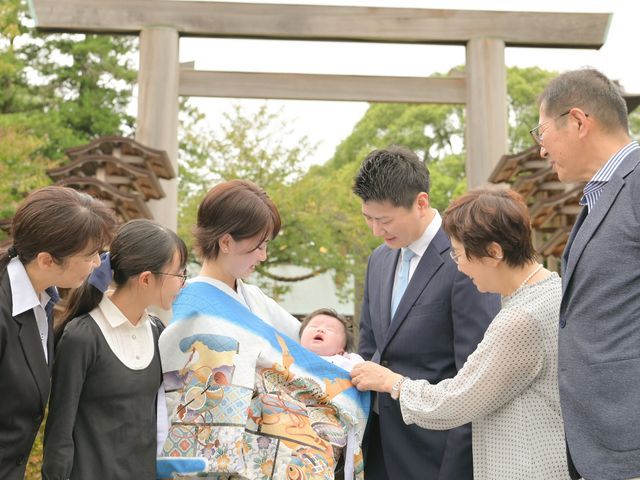 【お宮参り撮影】自然な表情や動きを丁寧に切り撮るように撮影します。