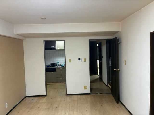 お見積もりはこちら！クロスを剥がさず綺麗にする塗りかえは専門店にお任せくださいサービスの画像