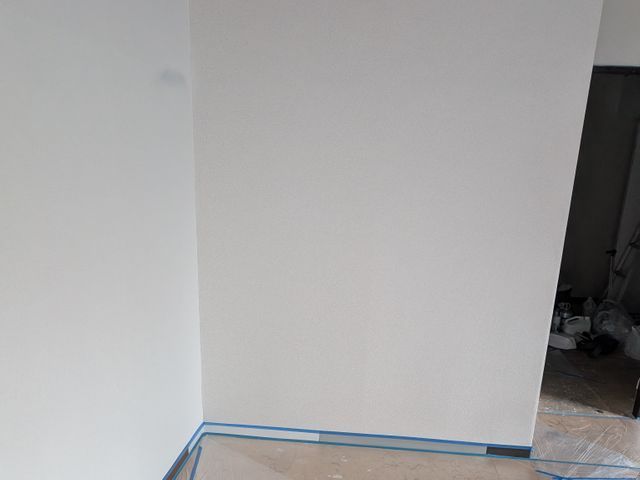 壁紙を張替えないで、そのまま塗るだけで綺麗なります！サービスの画像