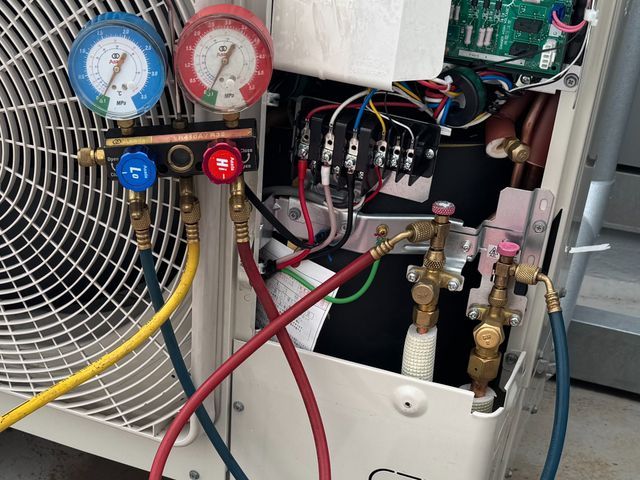 家庭用ルームエアコンガス漏れ水漏れ夜間当日対応も相談して下さい