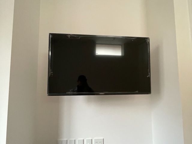壁掛けテレビの設置