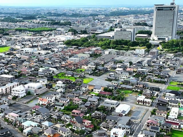 一級建築士のドローンパイロットが建物・土地・景観の空撮をおこないます。
