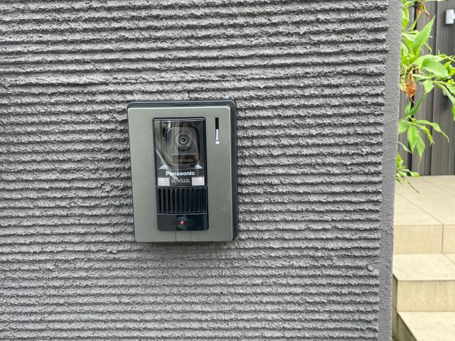 インターホンを取り替え、取り付けます！