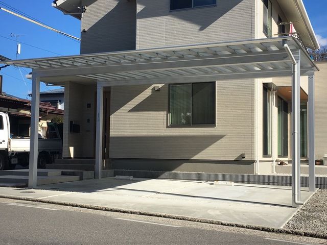 ２台用 ４本柱 ポリカフラット屋根タイプカーポート まるかみ工房のカーポートの設置 くらしのマーケット