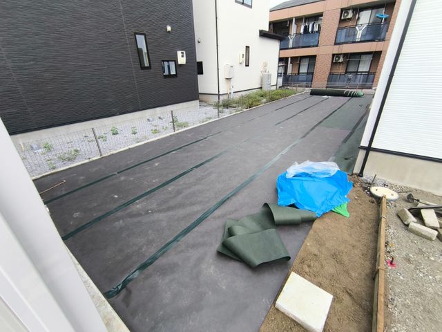丁寧な下地処理で、長持ち！草むしりが激減！
