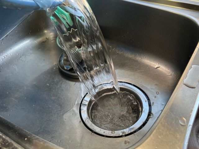 油、皮脂、石鹸カス、色んな汚れが気付かぬうちに…まずは排水管点検から！