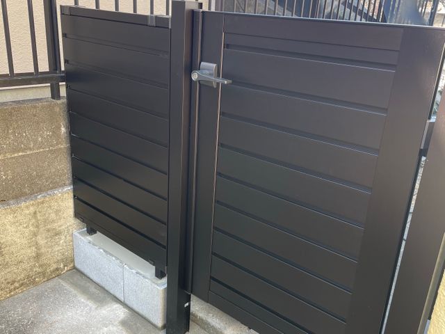 住宅の門扉施工