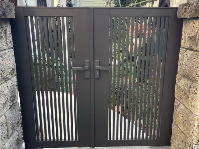 住宅の門扉施工