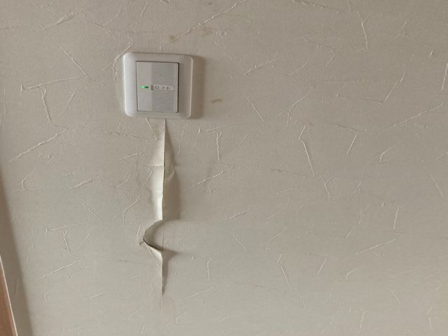 壁の穴・凹み補修、クロスの塗り替え