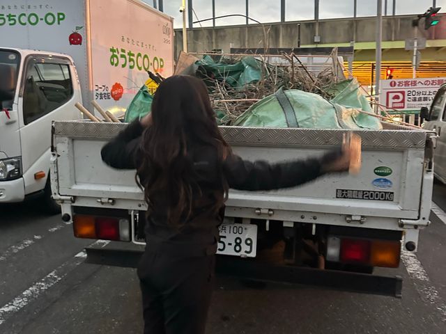 「店舗・倉庫・ご家庭にも対応！2トントラック積み放題回収」女性の方でも安心！