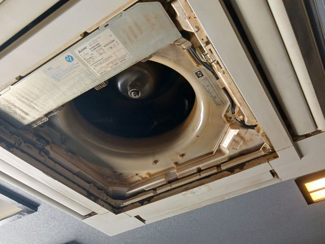 天井埋込エアコンクリーニング【女性スタッフ必ず同行】
