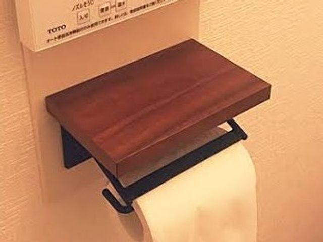 トイレットペーパーホルダーの交換作業