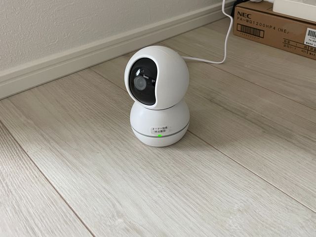 ネットで購入した見守りカメラを好きな場所へ設置・設定致します。