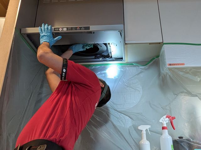 レンジフード内部の頑固な油汚れもKIREIにいたします