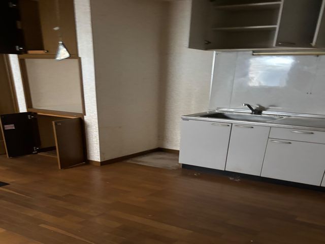 翌日対応可能！明瞭料金で安心の2トントラック積み放題＆買取サービス