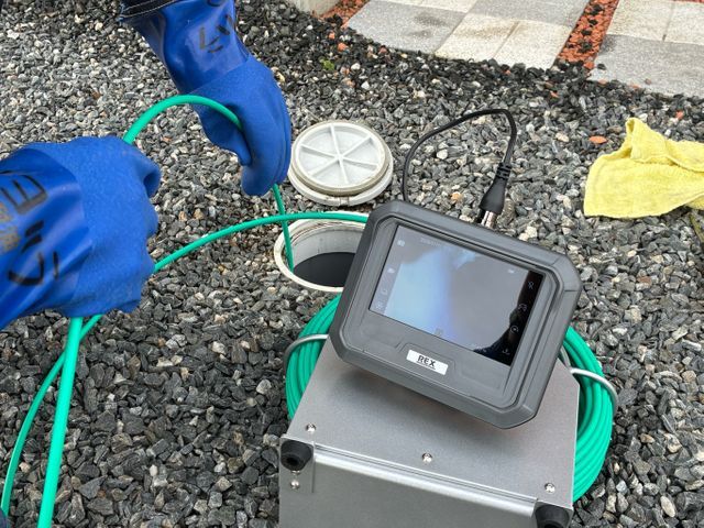 キッチン、お風呂、洗濯機の排水管内をきれい清掃します。