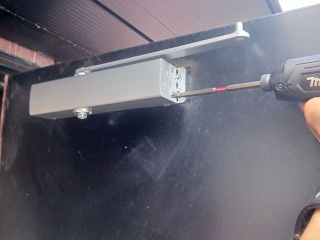 室内ドアクローザー修理・交換